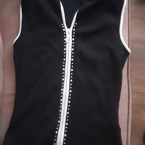 A sleeveless zip up black and white cotton shirt
